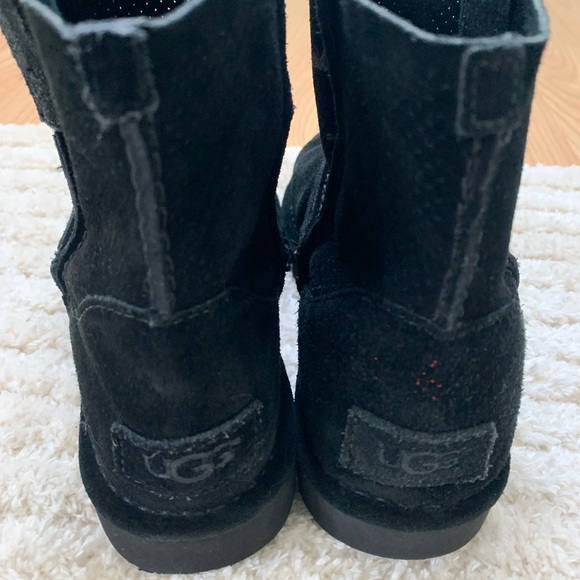 Uggs - Picture 2 of 3